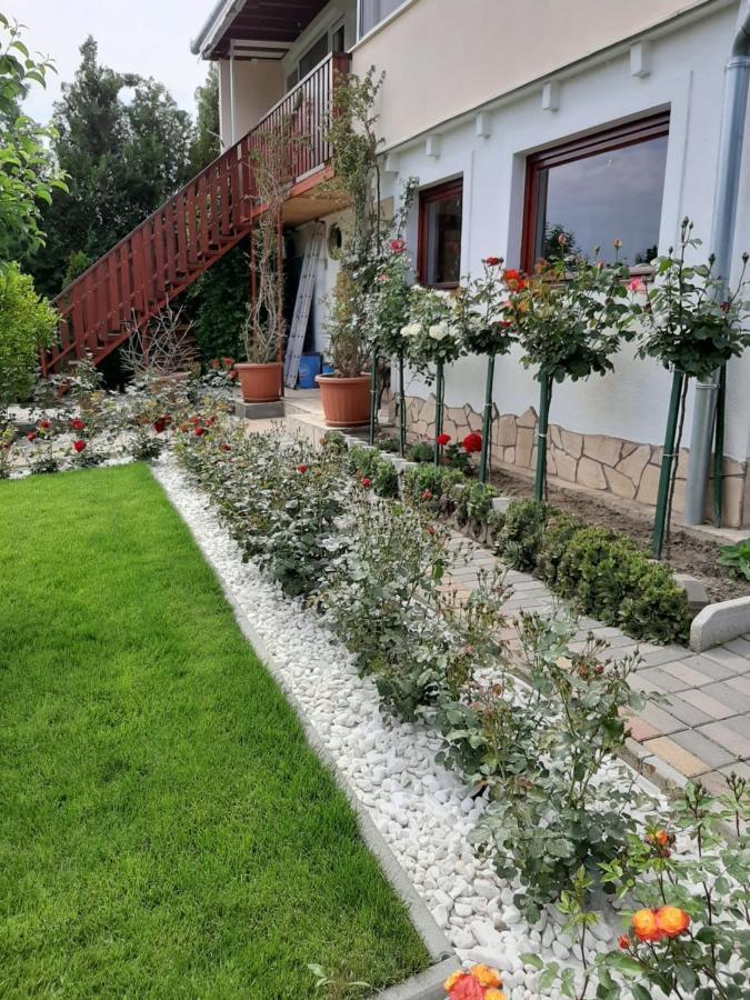 Rozsakert Vendeghaz Bed & Breakfast Сиглигет Екстериор снимка