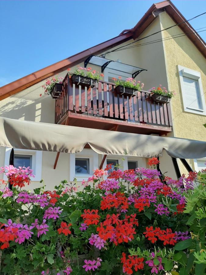 Rozsakert Vendeghaz Bed & Breakfast Сиглигет Екстериор снимка
