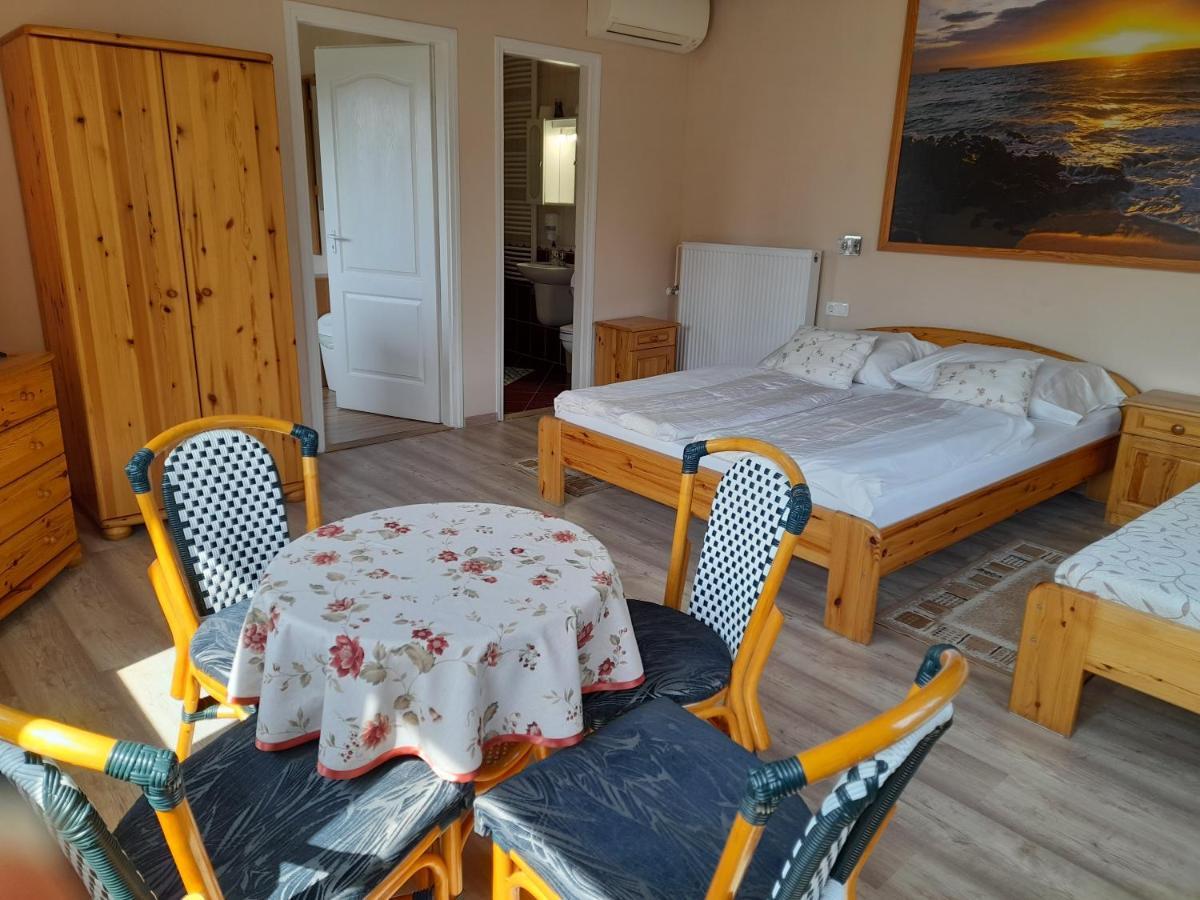 Rozsakert Vendeghaz Bed & Breakfast Сиглигет Екстериор снимка