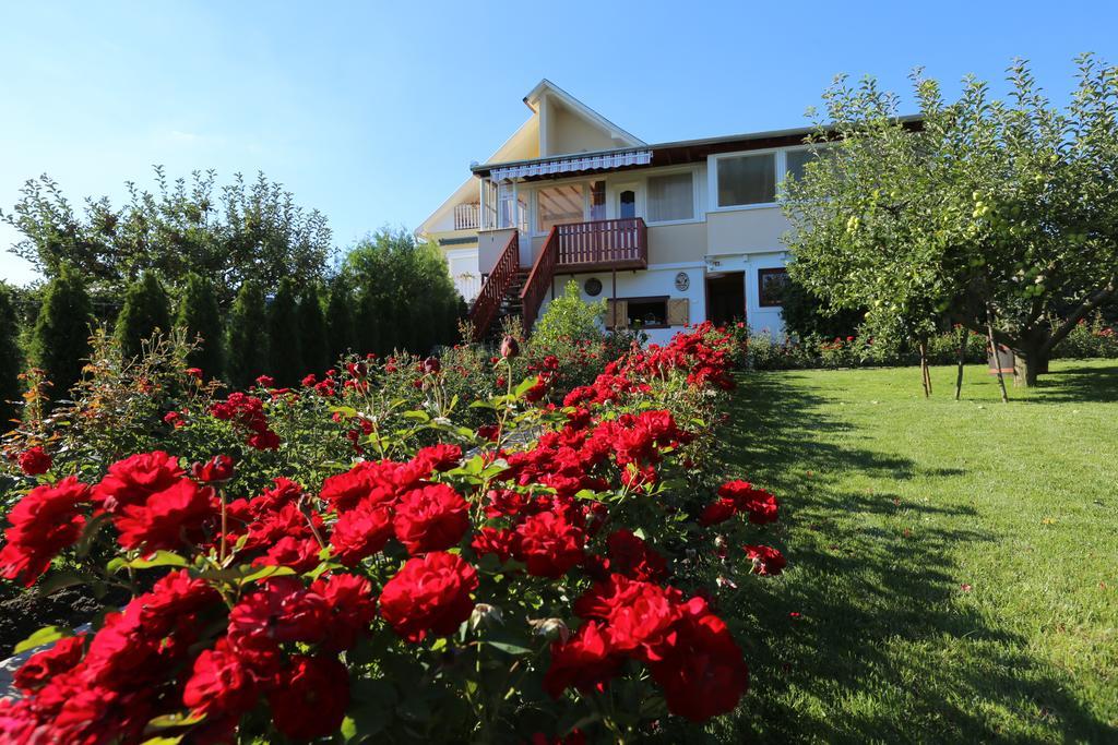 Rozsakert Vendeghaz Bed & Breakfast Сиглигет Екстериор снимка